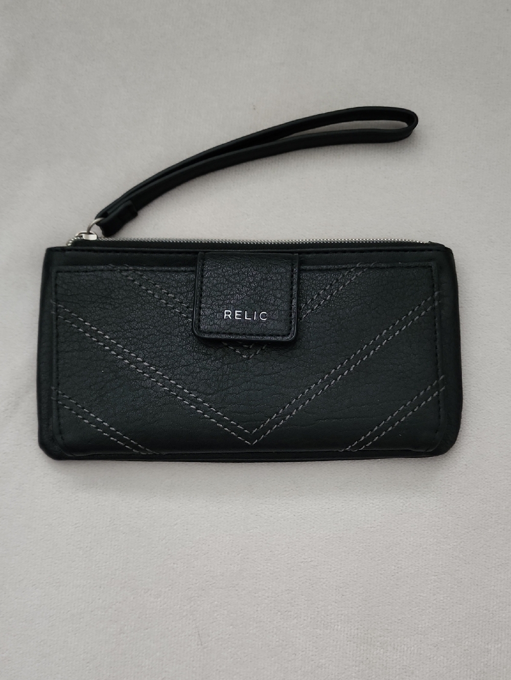 Relic Black Quilted Wrist Strap Wallet
